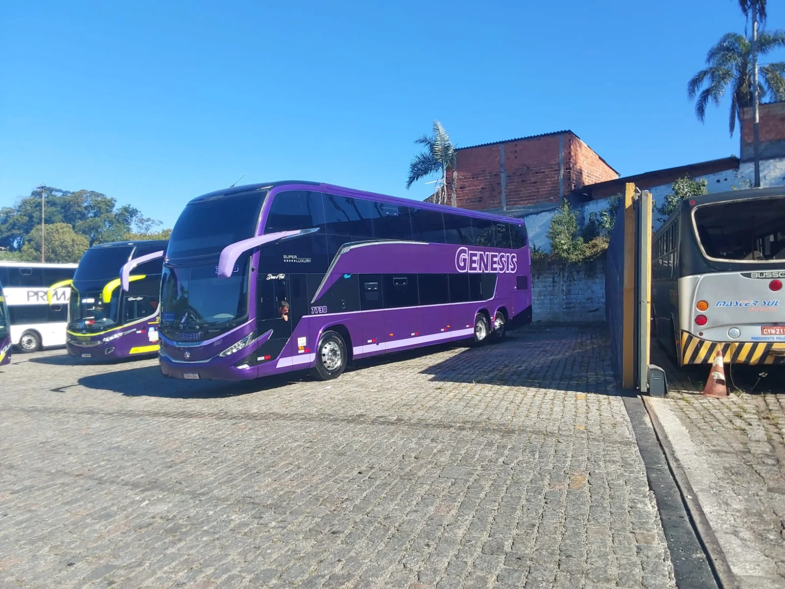 Ônibus Genesis Tur
