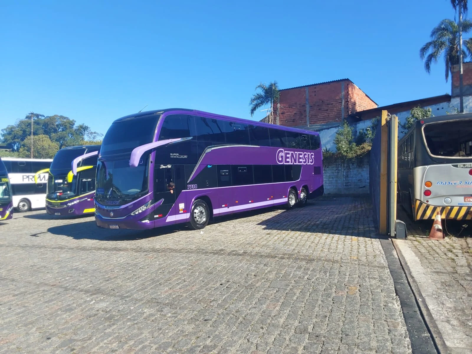 Ônibus rodoviário Genesis Tur